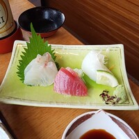 天婦羅ほり川 ホテルニューオータニ店 - 定食のお造り(タイ、鮪、烏賊)