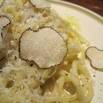 bistro Un - 黒トリュフとペコリーノチーズの「カーチョ・エ・ペペ」 アップ