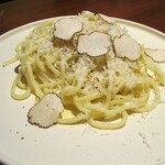 bistro Un - 黒トリュフとペコリーノチーズの「カーチョ・エ・ペペ」