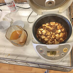 福縁 - 炊飯ジャーの中に麻婆豆腐がありました