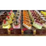 レタンプリュス - 開店直後の時間帯なので種類豊富