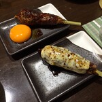 三酉屋 - 友人が頼んだつくね2種　これだけですごいボリュームだ