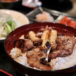 Sumibiyakiniku Marunoyakiniku Horumon - 松坂牛炭火焼カルビ丼