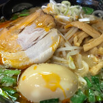 つるおか家 - 辛味噌ラーメン880円