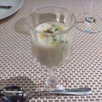 ビストロ ダイア - アミューズ　ヴィシソワーズとグリーンピースのムース