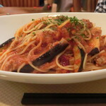 コロンブス - 挽肉と茄子のピリ辛トマトパスタ