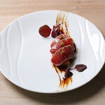 レストラン 桂姫 - スモークした鮪とビーツのマリネ　タルト仕立て