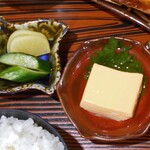 釜めし魚政 - 「焼き魚定食ランチ（サバ）」の卵豆腐 ＆ 漬物