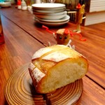 ガリネット - シェフ手作りのバゲット
      モチモチして美味しい♡