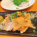 Kora ssai - 鶏皮焼き。パリッとしていて味付けもちょうど良い。美味し！