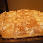 トラットリア・アルベロ - 出来立てフォカッチャ