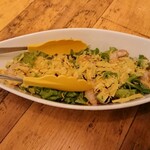 浪花ろばた 頂鯛 - 炙り海老とアボカドのサラダ
