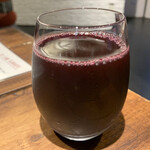 Niku yama - LINE予約で、飲み物が一杯づつサービスになると言われたので、「信州アルプスぶどうジュース・赤」をお願いしました(*^◯^*)