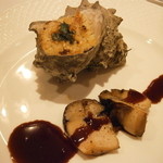 千葉竹岡サザエ　ソテー赤ワインとガーリックのソース＆肝パン粉焼き