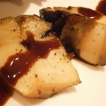 千葉竹岡サザエ　ソテー赤ワインとガーリックのソース＆肝パン粉焼き　アップ