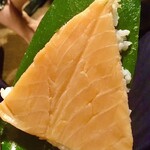 高田屋 - 伝統スタイルの鱒の寿司