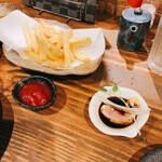 酒場ダイフク - トリモモたたき&ポテトフライ