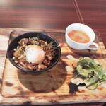 TORI de KANPAI - 炭火やきとり丼９７９円（税込）