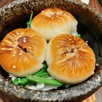 Dragon-i - 熱々の石鍋で提供される、こんがり焼き目の石鍋生煎包（3個）RM15.00