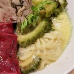 麺屋 六感堂 - 冷製ゴーヤヌードル＋もうかさめのハツ トッピング＋ゴーヤ煮浸し増し