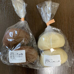 粉歩ベーカリー - まるパン
      左　ココア　　右　しろ
