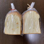 粉歩ベーカリー - 左　オレンジ食パン　　右　豆乳食パン