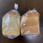 粉歩ベーカリー - 左　オレンジ食パン　　右　豆乳食パン