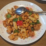 鳳鳴閣 - 鶏肉とカシューナッツ炒め　小