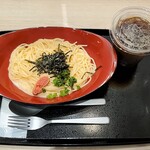 伊麺処 - 炙りたらこクリームソース　ドリンクセット全景