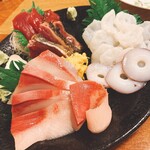 Izakaya Yuu - 刺身盛り合わせ（ハマチ、かつお、水ダコ）