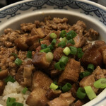 西安麺荘 秦唐記 - ミニチャーシューそぼろ丼（アップ）