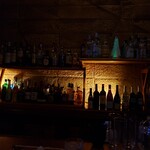 パスティス - カウンター前(写真ミスって暗い)