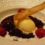 ル・クープル - ＜2012年6月＞デザート：ダークチェリーのジュレ仕立て　バニラアイス添え