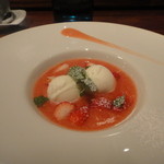 osteria LIU - リコッタのソルベ、いちごのスープ