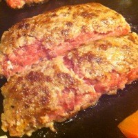 牛幸 本店 - ハンバーグ鉄板焼アップ