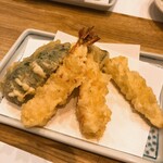 Tempura Shinjuku Tsuna Hachi - 海老・野菜