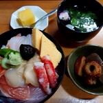一鮨 - 料理写真:大将おすすめ 特製ちらし寿司(1400円税込)