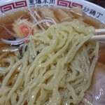 わたりや - わたしの好きな「やや多加水青竹ぶみ縮れ中太やや不揃い麺」です。