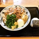 うどんの源楽 - とろたま肉うどん(大盛)＋おにぎり(梅) ¥858-