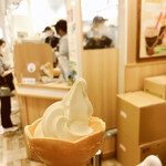 CAFE＆SOFTCREAM マザー牧場 - バニラソフトクリーム(360円)
