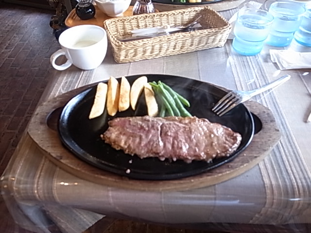 ステーキにこにこ牛 name=