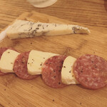 大衆酒バル てるお - チーズ＆サラミ