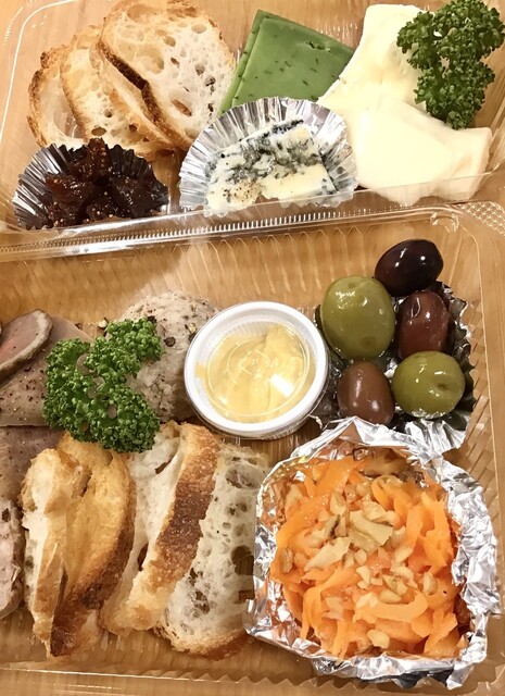 ちょっと良い感じのテイクアウトで飲みたい人に By Lskst フレンチ酒場 ボンマルシェ 関内 フレンチ 食べログ