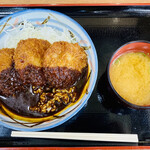 Fukuishi Pakingu Eria Nobori - 7分程で出来上がり。デミはたっぷりに見えたが丁度いい量だった。お味噌汁は業務用なお味で具はワカメとネギが入ってる。