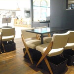 ル・ショコラ・アラン・デュカス - 店内