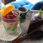 ルワム - 黒豆黒糖ガトーショコラ、春のブランマンジェ