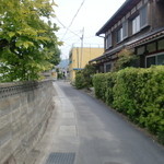 ルワム - 細い路地の向こうに・・