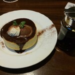 星乃珈琲店 - 生チョコレートのスフレパンケーキ（シングル）