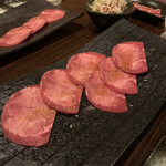 炭火焼肉 朝日亭 - 梅タン1030円