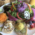 Cafe & Aroma NATU BROWN - 身体の喜ぶたっぷり野菜と
      オープンサンドプレート